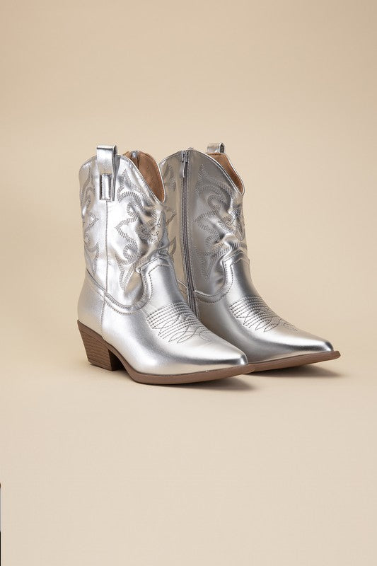 WILLA Western Booties