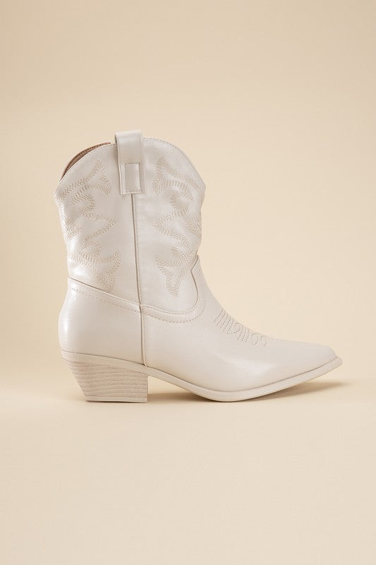 WILLA Western Booties