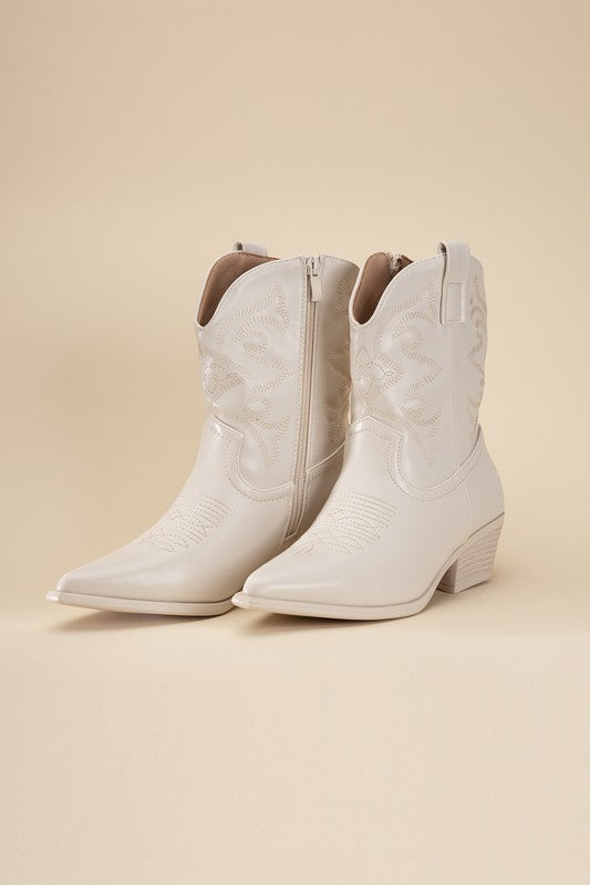 WILLA Western Booties